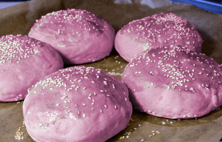 You are currently viewing Un pain Burger rose pour la bonne cause